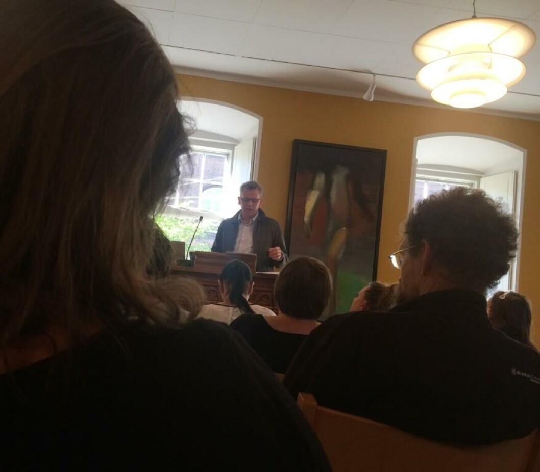 DPU's nye leder, Claus Holm, fortæller om et nyt lærerideal på en Sophia-konference i Vartov i København. DPU's nye leder, Claus Holm, fortæller om et nyt lærerideal på en Sophia-konference i Vartov i København.