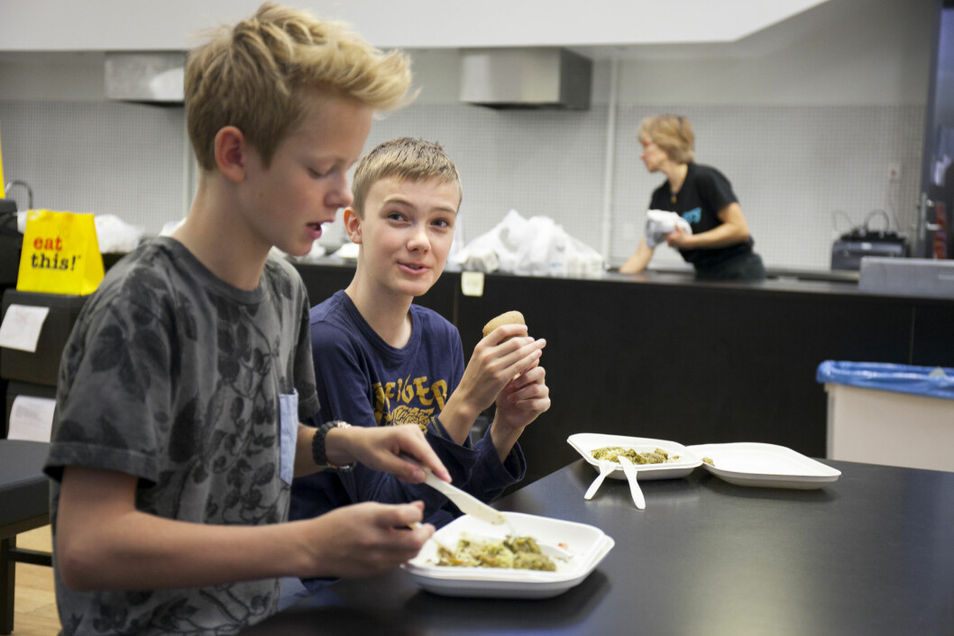 Her er det elever fra Tove Ditlevsens Skole i København, der spiser skolemad fra den københavnske skolemadordning Eat.