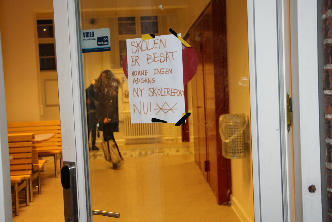 Lærerne på Guldbergskole mødte 7.30 i dag, da de havde en anelse om, at det var deres skole, der skulle besættes. 