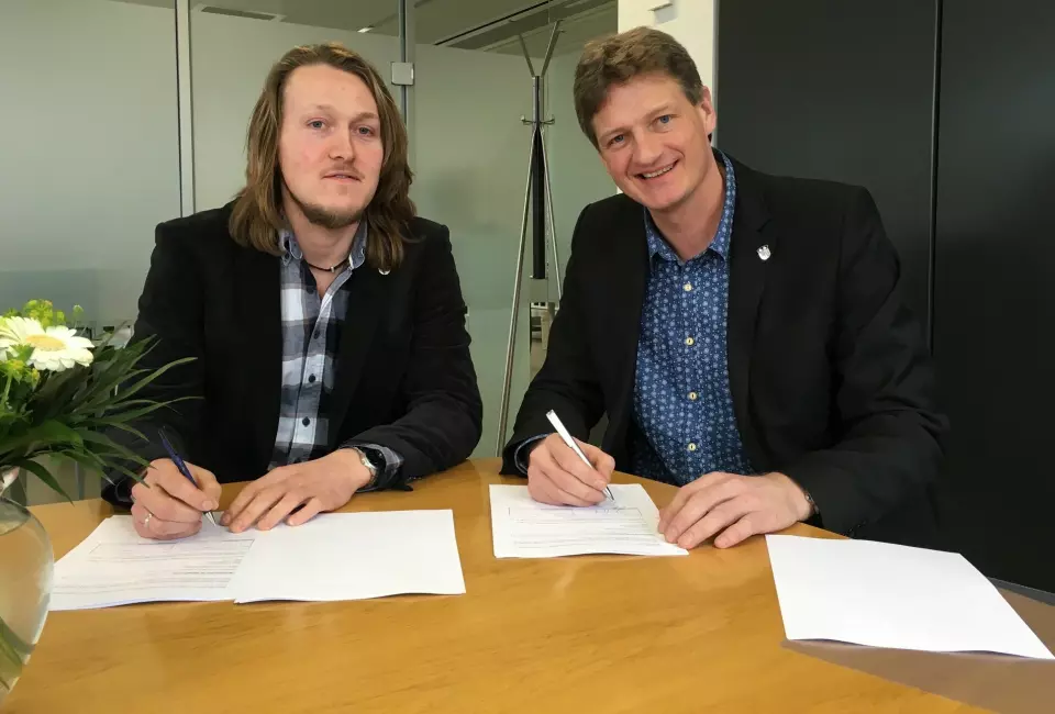 Kredsformand Morten Refskov og borgmester Jesper Würtzen har i dag underskrevet en arbejdstidsaftale for lærerne i Ballerup.
