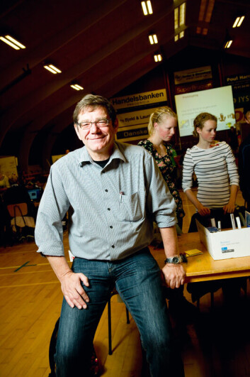 Der er for få, der er gået videre på en gymnasial uddannelse lige efter 9., synes skoleleder Per Fuglsang Midtgaard. Men de er ligeligt fordelt mellem de tre linjer i overbygningen på Erritsø Centralskole (Foto: Palle Peter Skov) Der er for få, der er gået videre på en gymnasial uddannelse lige efter 9., synes skoleleder Per Fuglsang Midtgaard. Men de er ligeligt fordelt mellem de tre linjer i overbygningen på Erritsø Centralskole (Foto: Palle Peter Skov)
