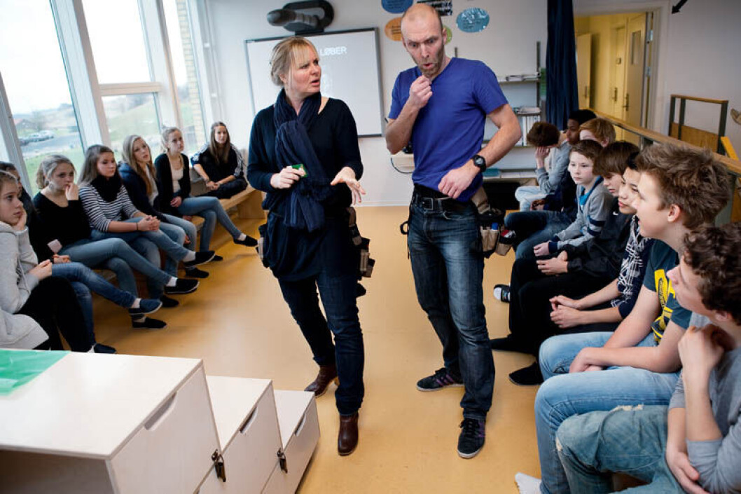 Anne-Mette Lund og Claus Ibsen er på vej ud ad en forundringssti. Her kan de møde alt, og meget kan ske. I værktøjsbælterne har de ekstra redskaber til impulsiv brug. Ellers er arbejdet i Innovatoriet nøje struktureret fra de to læreres side. Anne-Mette Lund og Claus Ibsen er på vej ud ad en forundringssti. Her kan de møde alt, og meget kan ske. I værktøjsbælterne har de ekstra redskaber til impulsiv brug. Ellers er arbejdet i Innovatoriet nøje struktureret fra de to læreres side.