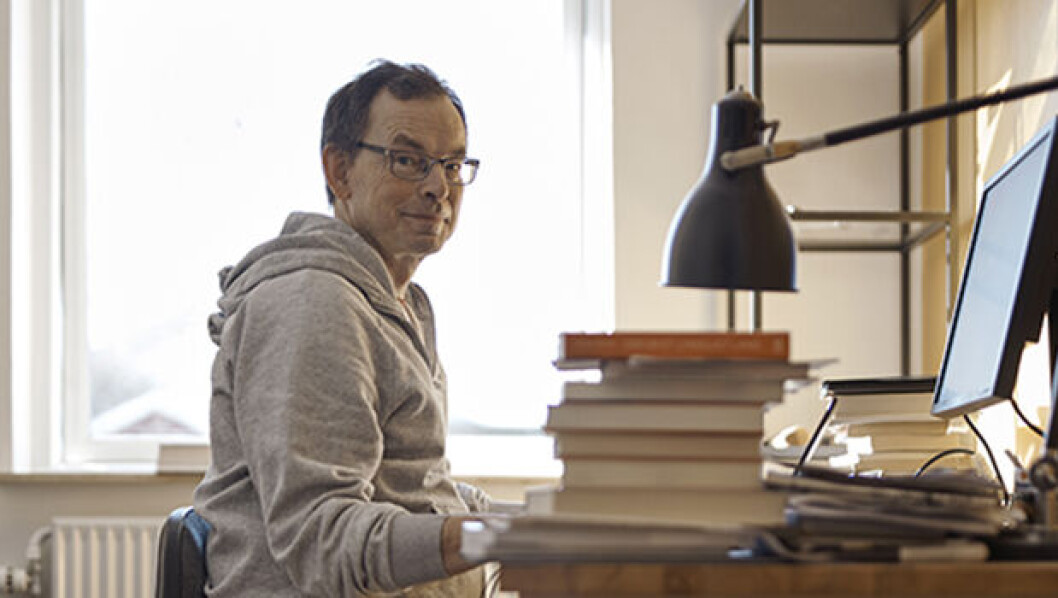 Peter Vinther Rasmussen vil gerne gøre abstrakte begreber som økonomi og politik konkrete for eleverne. Derfor drømmer samfundsfagslæreren om længere forløb uden for klasseværelset. Peter Vinther Rasmussen vil gerne gøre abstrakte begreber som økonomi og politik konkrete for eleverne. Derfor drømmer samfundsfagslæreren om længere forløb uden for klasseværelset.