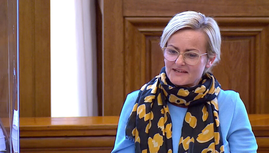 Hvis ikke man kan skabe ro til at undervise, kan lærerens linjefag være underordnet, lød det fra ministeren under dagens lovbehandling i folketingssalen,