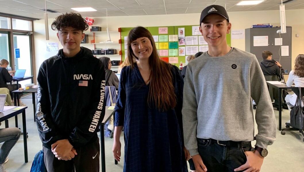 Når Basel og Lucas i dag går til afgangsprøve i skriflig dansk, har de årskarakteren fra deres lærer Natalie Avitan Hansen at falde tilbage på. I år er det nemlig den højeste af de to karakterer, der kommer på afgangsbeviset. Når Basel og Lucas i dag går til afgangsprøve i skriflig dansk, har de årskarakteren fra deres lærer Natalie Avitan Hansen at falde tilbage på. I år er det nemlig den højeste af de to karakterer, der kommer på afgangsbeviset.