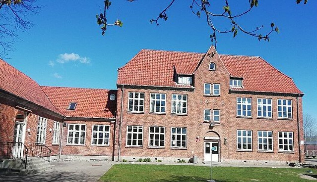 Pernille Kepler var lærer og tillidsrepræsentant på Hedehusene Skole. Da hun blev kaldt til samtale hos forvaltningen for sin kritik af det kommunale projekt 'Fremtidens Skole' valgte hun at sige op og arbejder i dag på en friskole. Pernille Kepler var lærer og tillidsrepræsentant på Hedehusene Skole. Da hun blev kaldt til samtale hos forvaltningen for sin kritik af det kommunale projekt 'Fremtidens Skole' valgte hun at sige op og arbejder i dag på en friskole.