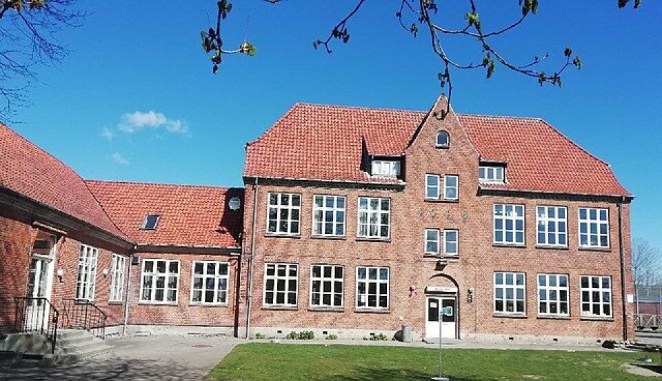 Pernille Kepler var lærer og tillidsrepræsentant på Hedehusene Skole. Da hun blev kaldt til samtale hos forvaltningen for sin kritik af det kommunale projekt 'Fremtidens Skole' valgte hun at sige op og arbejder i dag på en friskole.