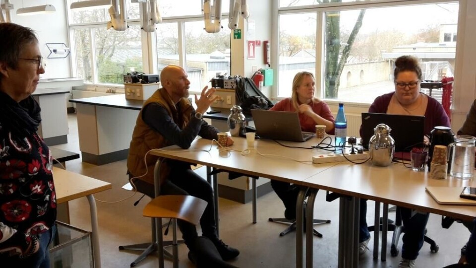 Efteruddannelse på Østerbyskolen i Vejen - undervisere er Morten Barasinski skolekonsulent i Silkeborg og Mette Hesselholt Hansen fra Via, der står for undervisningen. Udviklingskonsulent i Vejen Jette Hildebrandt Andersen ses til venstre og lærer Katrine Guldbrandt til højre