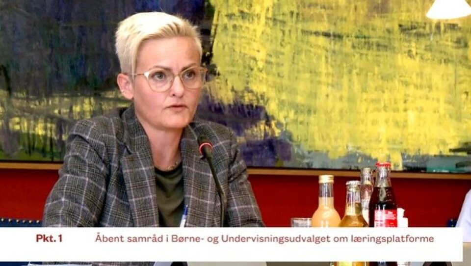 'I praksis sker det via funktionaliteten i læringsplatformene, at der genereres lange, uoverskuelige, autogenererede elevplaner i læringsplatformene. Det har aldrig været den politiske ambition”, lød det fra ministeren på samrådet.