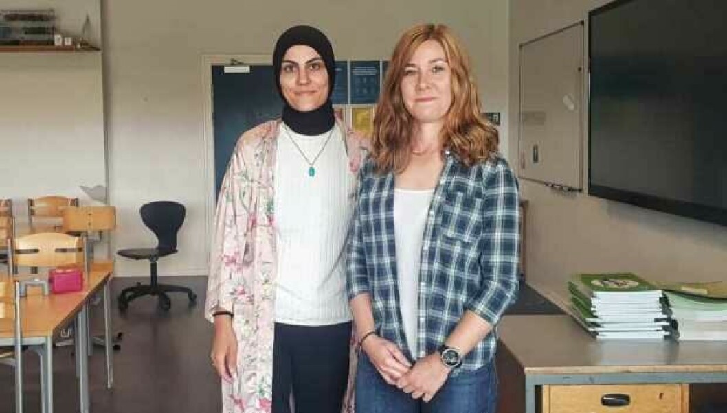 Lærerne Döne Korkmaz Karabulut og Mia Torholt er i fuld gang med at forberede næste års skolegang.