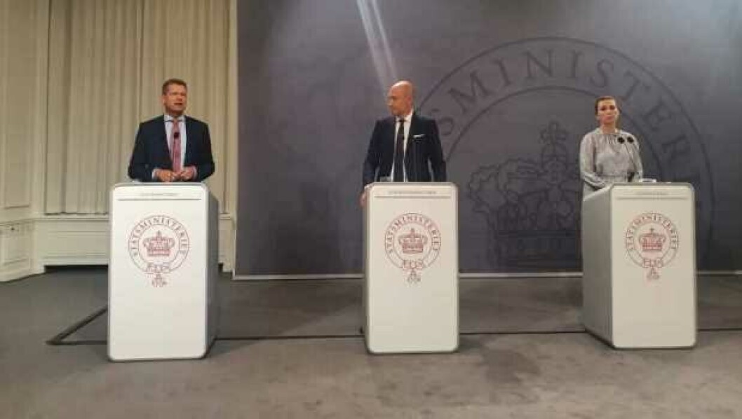 Jeg synes personligt, at det er rigtig, rigtig synd for de børn, der vokser op i nogle af de allermest udsatte boligområder, at de måske bliver forhindret i deres skolegang, fordi de har ældre familiemedlemmer eller naboer, som ikke ønsker at lade sig vaccinere Jeg synes personligt, at det er rigtig, rigtig synd for de børn, der vokser op i nogle af de allermest udsatte boligområder, at de måske bliver forhindret i deres skolegang, fordi de har ældre familiemedlemmer eller naboer, som ikke ønsker at lade sig vaccinere