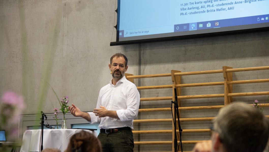 Formand for Kommunernes Landsforening og borgmester i Aarhus, Jacob Bundsgaard åbnede konferencen med at understrege, hvor vigtige sosu-uddannelserne er for de danske kommuner og for velfærdssamfundet. Formand for Kommunernes Landsforening og borgmester i Aarhus, Jacob Bundsgaard åbnede konferencen med at understrege, hvor vigtige sosu-uddannelserne er for de danske kommuner og for velfærdssamfundet.