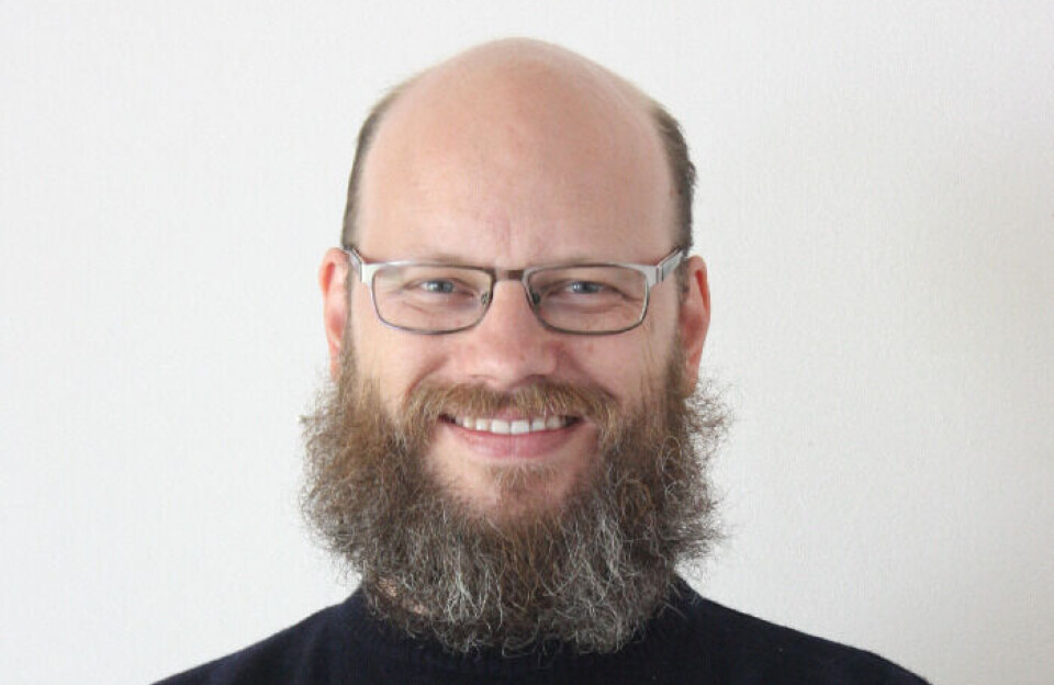 Min faglighed er ikke en specialisering i det periodiske system. Min faglighed er formidling af min viden om det periodiske system, lyder det fra Andreas Ravn Skovse.