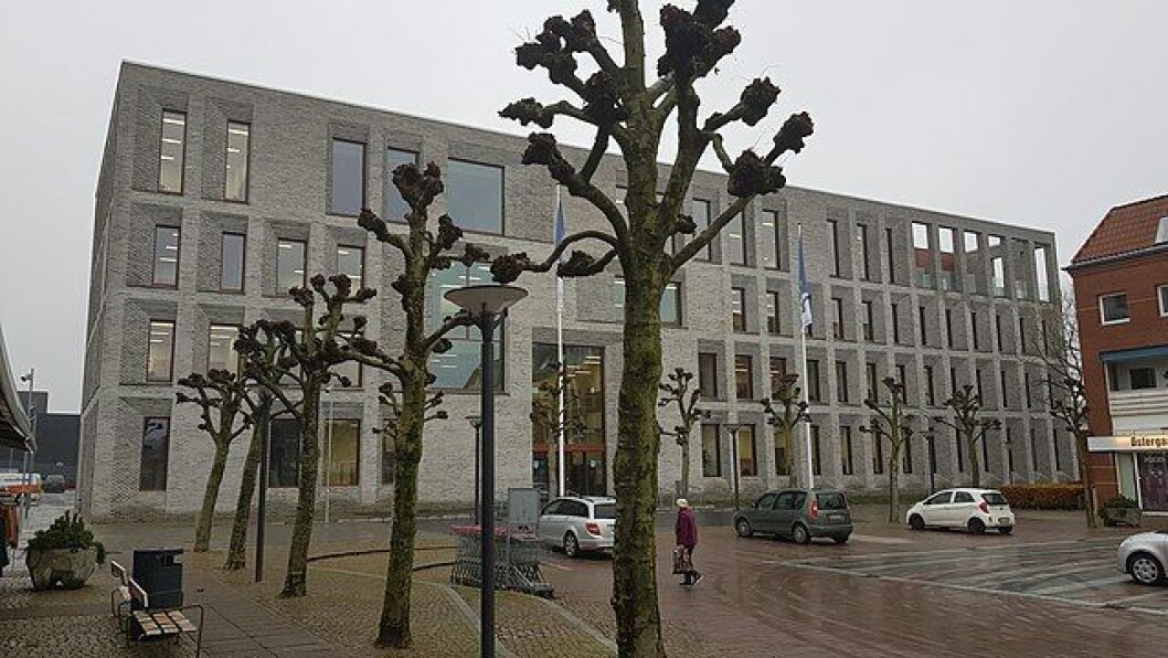 Tirsdag førtebehandlede byrådet her på Vejen Rådhus et budget, som vil betyde færre lærere, som til gengæld skal undervise 30 timer mere per lærer. Tirsdag førtebehandlede byrådet her på Vejen Rådhus et budget, som vil betyde færre lærere, som til gengæld skal undervise 30 timer mere per lærer.