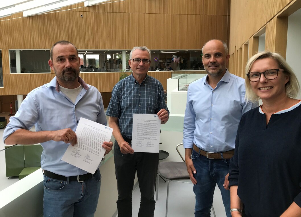 Skolebestyrelsesformand Torben Flagsø, borgmester Ole Bondo Christensen, Marie Kruses Skoles rektor Carsten Gade og velfærdsdirektør Tine Gram i august 2020, da man underskrev den samarbejdsaftale mellem Furesø Kommune og Marie Kruses Skole, der udløb 31. juli 2021. Nu er der indgået en egentlig partnerskabsaftale. Skolebestyrelsesformand Torben Flagsø, borgmester Ole Bondo Christensen, Marie Kruses Skoles rektor Carsten Gade og velfærdsdirektør Tine Gram i august 2020, da man underskrev den samarbejdsaftale mellem Furesø Kommune og Marie Kruses Skole, der udløb 31. juli 2021. Nu er der indgået en egentlig partnerskabsaftale.