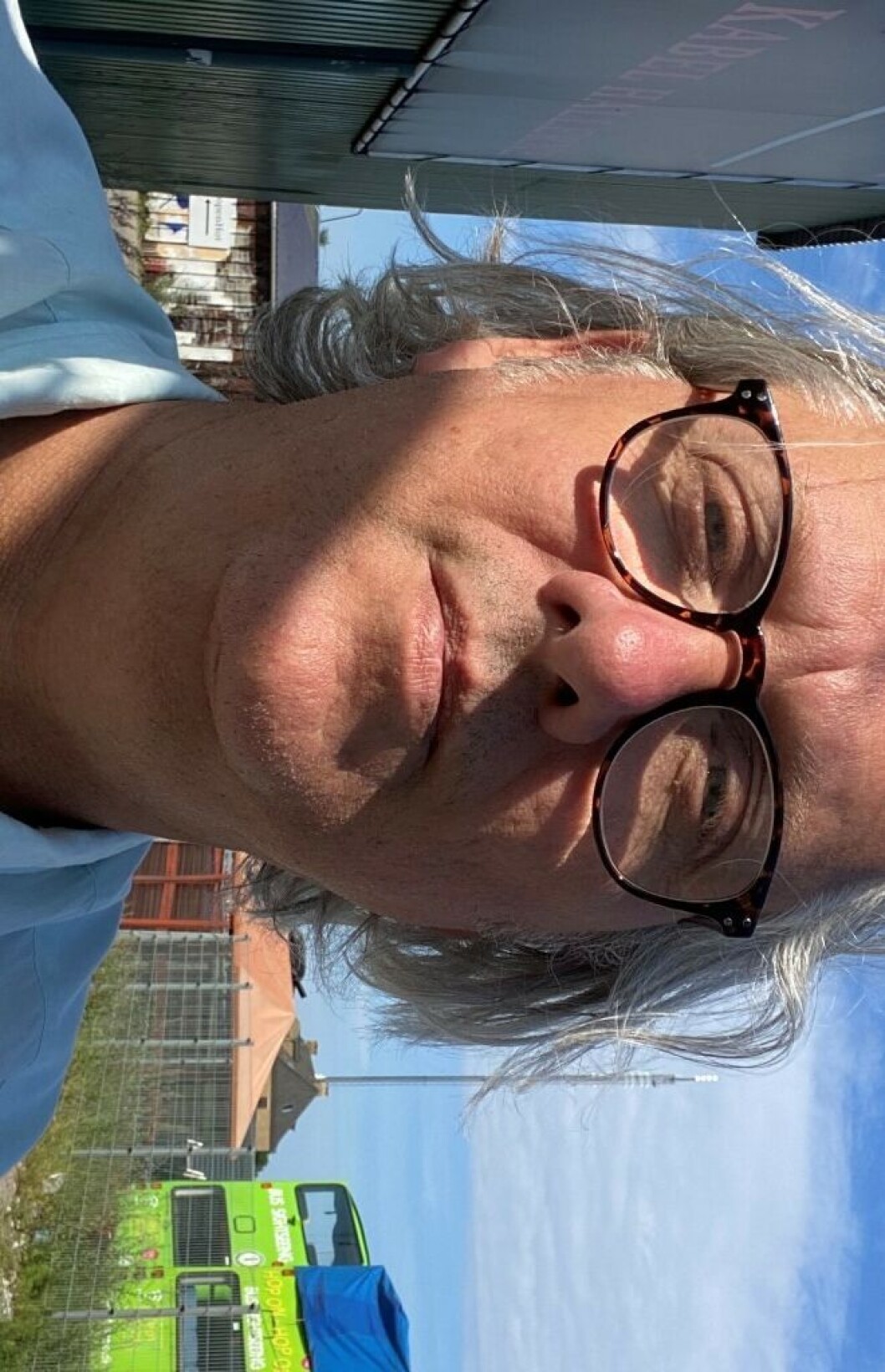 DLF-medlem Kay Petersen er vred over, at han skal have en altan med højere husleje til følge. DLF-medlem Kay Petersen er vred over, at han skal have en altan med højere husleje til følge.