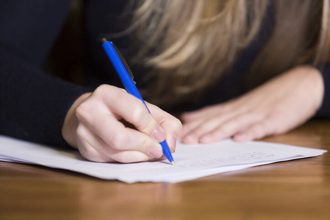24 af skolens 40 lærere underskrev på én dag en fælles udtalelse formuleret af Århus Lærerforening. 24 af skolens 40 lærere underskrev på én dag en fælles udtalelse formuleret af Århus Lærerforening.