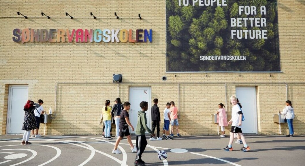 Ledelsen på skolen lægger et enormt pres på, for at vi lærere skal skaffe et karaktersnit hjem til skolen, fortæller lærer på Søndervangskolen Martin Haaning. Ledelsen på skolen lægger et enormt pres på, for at vi lærere skal skaffe et karaktersnit hjem til skolen, fortæller lærer på Søndervangskolen Martin Haaning.