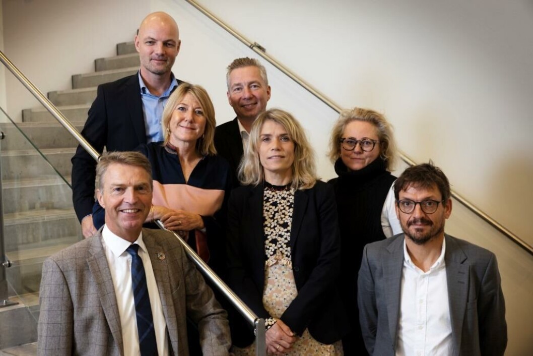 Den nyvalgte hovedbestyrelse er fra venstre Claus Hjortdal (forrest), Mogens Brag (bagerst), Dorte Andreas, Lars Aaberg, Lise Ammitzbøll la Cour, Lotte la Cour og Torben Møller Nielsen. Kristian Dissing Olesen er ikke med på billedet. Den nyvalgte hovedbestyrelse er fra venstre Claus Hjortdal (forrest), Mogens Brag (bagerst), Dorte Andreas, Lars Aaberg, Lise Ammitzbøll la Cour, Lotte la Cour og Torben Møller Nielsen. Kristian Dissing Olesen er ikke med på billedet.