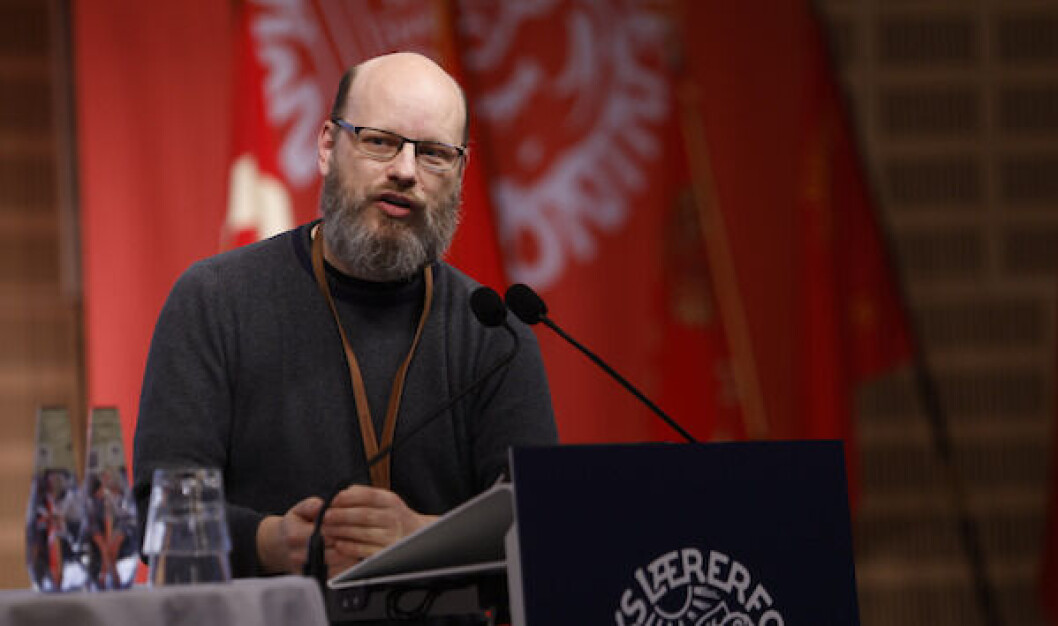 Når man beder vinderne om at evaluere et valg, når man frem til, at valget er afholdt på en god måde, konstaterede Andreas Ravn Skovse, Århus, i dagens debat om reglerne for valg til hovedstyrelse og formandskab i DLF. Når man beder vinderne om at evaluere et valg, når man frem til, at valget er afholdt på en god måde, konstaterede Andreas Ravn Skovse, Århus, i dagens debat om reglerne for valg til hovedstyrelse og formandskab i DLF.