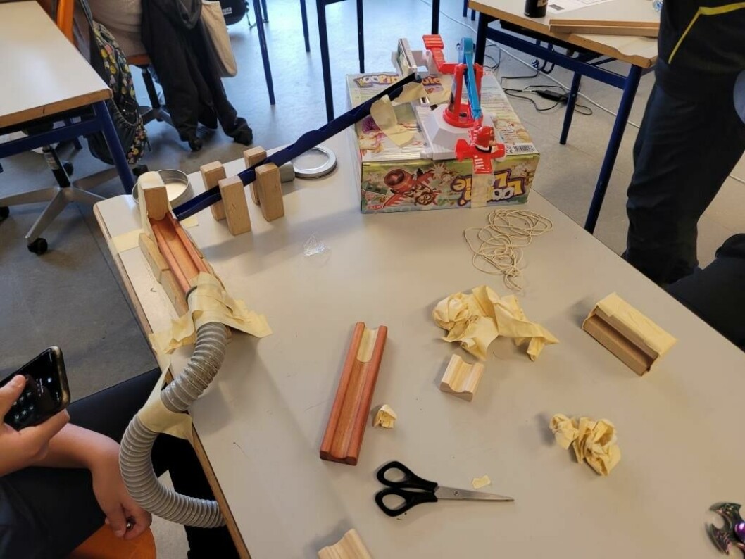 Kontruktion af en kuglebane som tidsmåler på Hendriksholm Skole i Rødovre - førstepræmien i udskolingen gik til 7. årgang på skolen.