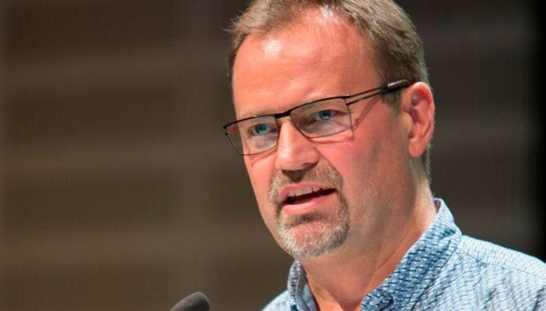 Folkeskolen skal kunne rumme alle, og så er det politikernes ansvar at sikre, at der er kræfter til at løfte opgaven”, siger DLF-formand Gordon Ørskov Madsen. Folkeskolen skal kunne rumme alle, og så er det politikernes ansvar at sikre, at der er kræfter til at løfte opgaven”, siger DLF-formand Gordon Ørskov Madsen.