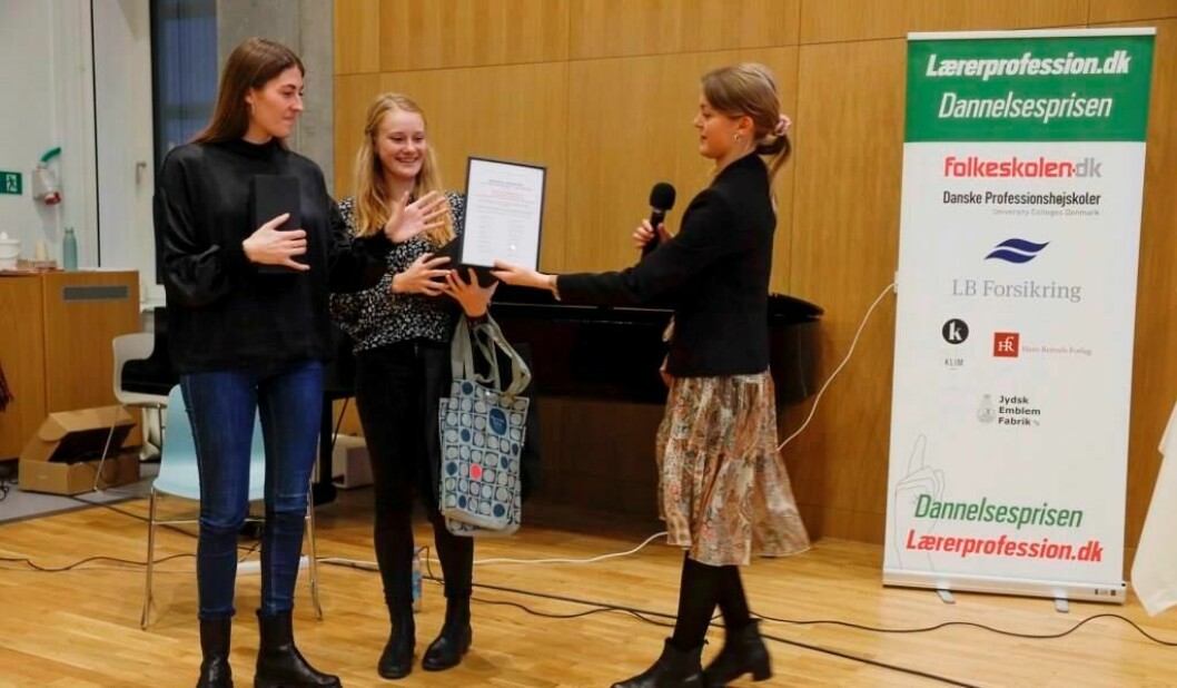 Annika Nordestgaard og Katrine Rønn Skaanning fik andenprisen for deres projekt om matematikangst.