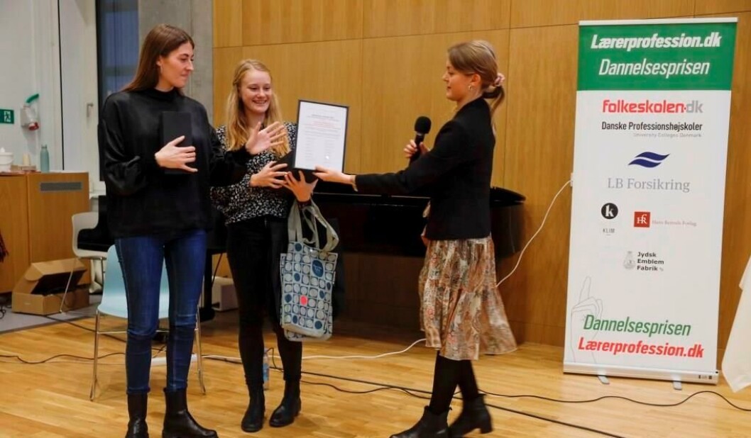 Annika Nordestgaard og Katrine Rønn Skaanning fik andenprisen for deres projekt om matematikangst. Annika Nordestgaard og Katrine Rønn Skaanning fik andenprisen for deres projekt om matematikangst.