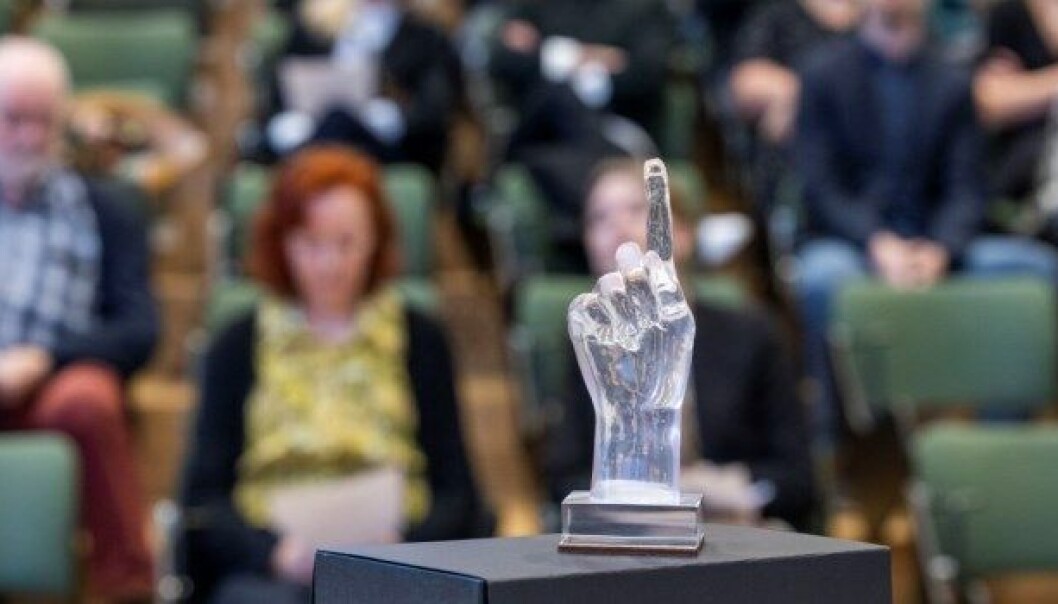 Sådan ser den statuette ud, som alle Lærerprofession.dk-vindere modtager. Sådan ser den statuette ud, som alle Lærerprofession.dk-vindere modtager.