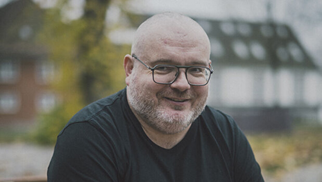 “Jeg kender selvfølgelig ikke eleverne indgående, men jeg er ikke vildt fremmed for dem, og det gør en forskel, når jeg skal afprøve et undervisningsforløb”, siger Ole Søndergaard forud for sin afsluttende praktik. “Jeg kender selvfølgelig ikke eleverne indgående, men jeg er ikke vildt fremmed for dem, og det gør en forskel, når jeg skal afprøve et undervisningsforløb”, siger Ole Søndergaard forud for sin afsluttende praktik.