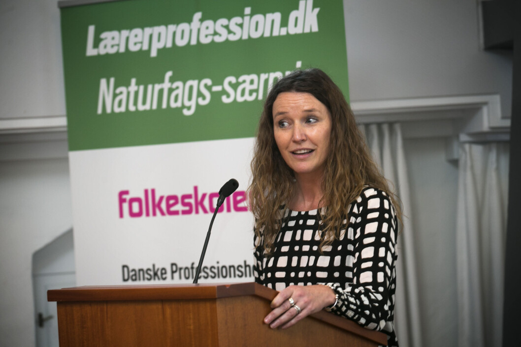 Professor Lene Tangaard holdt både tale ved dagens prisuddeling og overrakte prisen for årets bedste bachelor. Professor Lene Tangaard holdt både tale ved dagens prisuddeling og overrakte prisen for årets bedste bachelor.