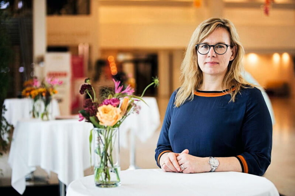 'Vi stiller os nu i kø sammen med blandt andre byrådspolitikere og undervisningsministeren om at få både redegørelsen fra dengang og en ny tilbundsgående undersøgelse af hele sagen, så vi kan få frem i lyset, hvad der er sket', siger formand for Århus Lærerforening Dorthe Ryom Fisker. 'Vi stiller os nu i kø sammen med blandt andre byrådspolitikere og undervisningsministeren om at få både redegørelsen fra dengang og en ny tilbundsgående undersøgelse af hele sagen, så vi kan få frem i lyset, hvad der er sket', siger formand for Århus Lærerforening Dorthe Ryom Fisker.