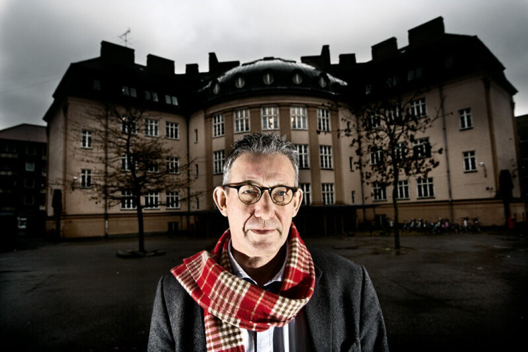 »Når man slår to skoler sammen, er det et opgør med, hvordan man har haft det. Noget af det, man havde, bliver man simpelthen nødt til at opgive«, siger Jens Husum, skoleleder på Tagensbo Skole. »Når man slår to skoler sammen, er det et opgør med, hvordan man har haft det. Noget af det, man havde, bliver man simpelthen nødt til at opgive«, siger Jens Husum, skoleleder på Tagensbo Skole.