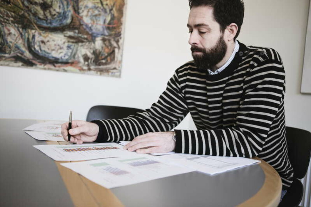 »Gennemsnittet ser dejlig lunt ud. Men hvis du kigger på løn, så står du med en fod i en spand kogende vand og den anden i en isbalje«, lyder det fra skoleleder Kasper Nyholm om de kønsforskelle, der kan spores ud fra resultaterne. »Gennemsnittet ser dejlig lunt ud. Men hvis du kigger på løn, så står du med en fod i en spand kogende vand og den anden i en isbalje«, lyder det fra skoleleder Kasper Nyholm om de kønsforskelle, der kan spores ud fra resultaterne.