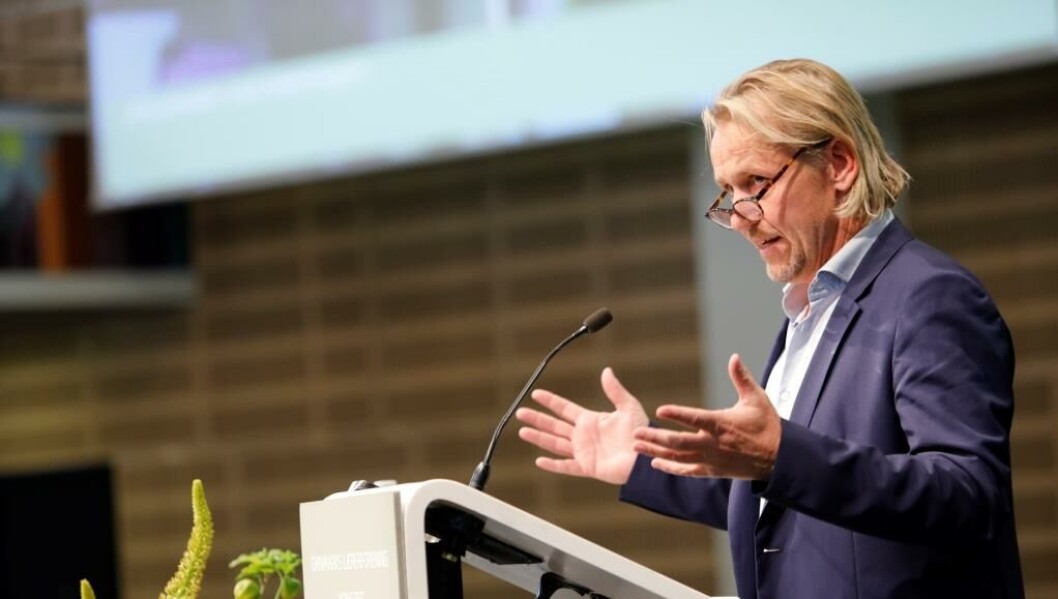 Der er ord og begreber, som lærerne elsker - og andre de virkelig ikke kan lide, har dr. pæd. Alexander von Oettingen måttet sande under arbejdet med folkeskoleidealet. Der er ord og begreber, som lærerne elsker - og andre de virkelig ikke kan lide, har dr. pæd. Alexander von Oettingen måttet sande under arbejdet med folkeskoleidealet.