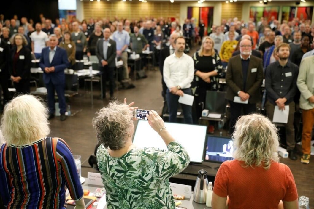 Efter tre års arbejde, er folkeskoleidealet fuldendt og vedtaget og bliver en del af DLF's arbejde. Efter tre års arbejde, er folkeskoleidealet fuldendt og vedtaget og bliver en del af DLF's arbejde.