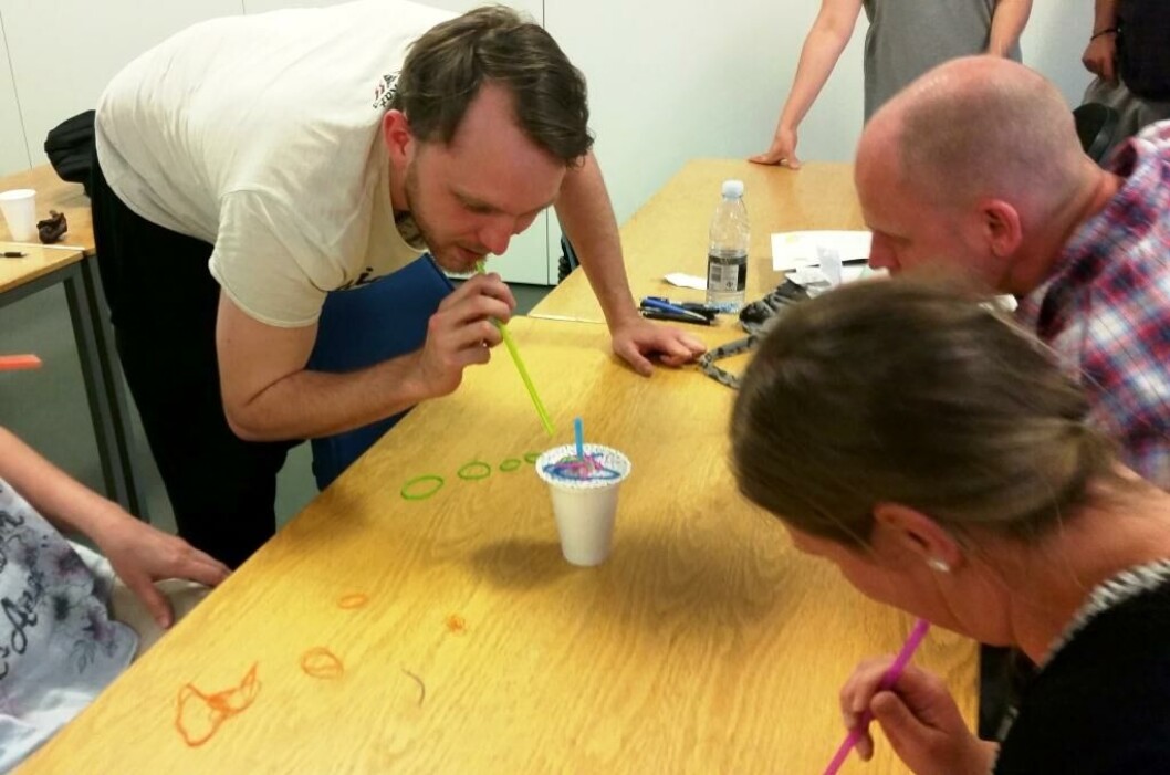 I torsdags mødtes lærer og pædagoger i Viborg til et af årets fire klyngemøder i projekt 'Animated Learning'. På billedet er de i fuld gang med en workshop om spiludvikling og spilbaseret læring. I torsdags mødtes lærer og pædagoger i Viborg til et af årets fire klyngemøder i projekt 'Animated Learning'. På billedet er de i fuld gang med en workshop om spiludvikling og spilbaseret læring.