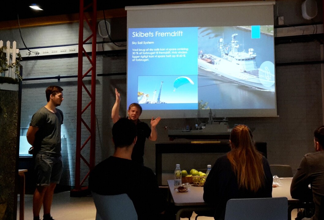 Bæredygtigt skib til verdensudstillingen Expo i Dubai 2020 - ombygget militært skib var en af de store tanker på Klimazirkus ved Avedøre rensningsanlæg. Bæredygtigt skib til verdensudstillingen Expo i Dubai 2020 - ombygget militært skib var en af de store tanker på Klimazirkus ved Avedøre rensningsanlæg.