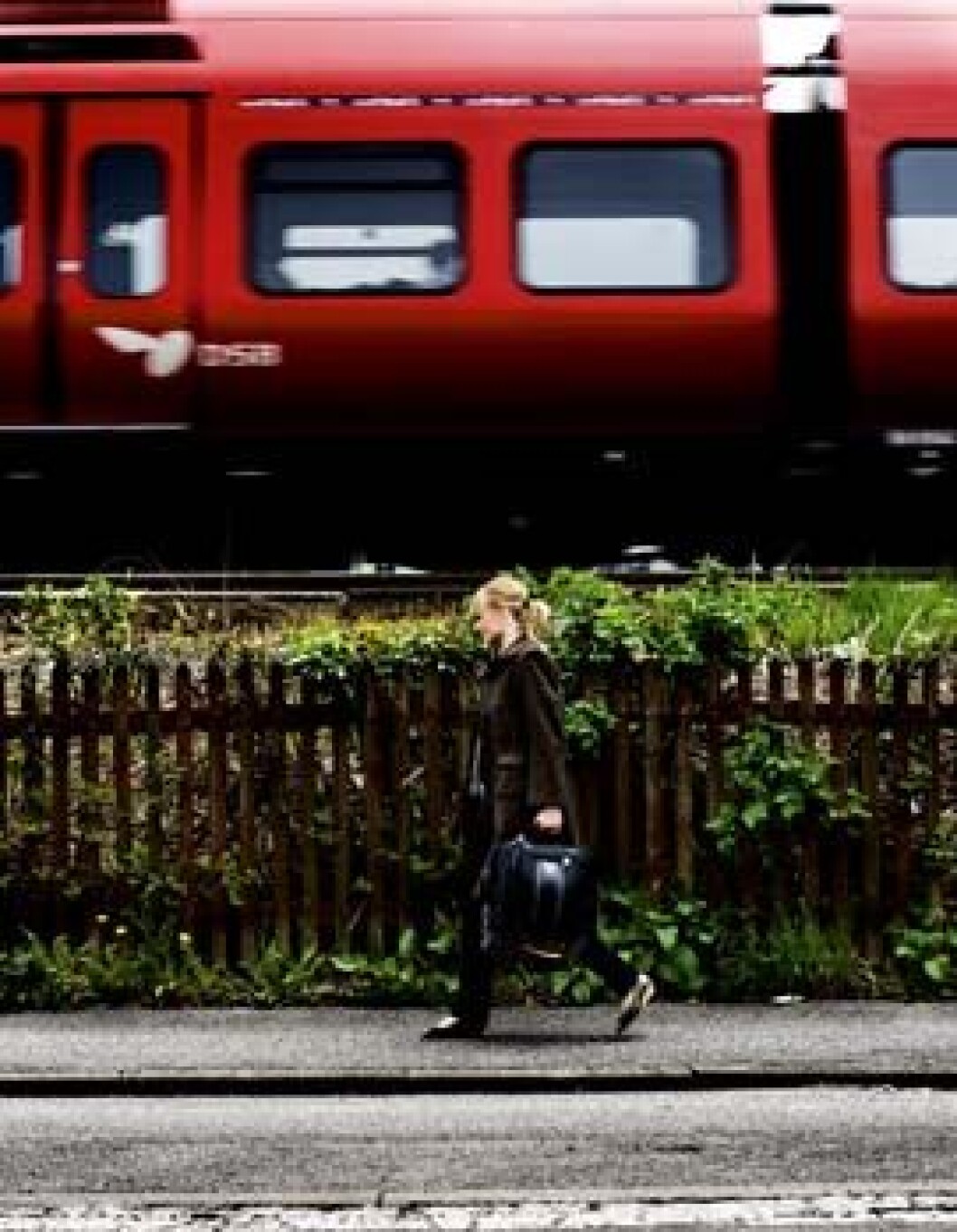 Evalueringsinstituttet bor på Østerbro over for S-banen. Her er det konsulent Marianne Buhl Hornskov, der er på vej på en evalueringsopgave Evalueringsinstituttet bor på Østerbro over for S-banen. Her er det konsulent Marianne Buhl Hornskov, der er på vej på en evalueringsopgave