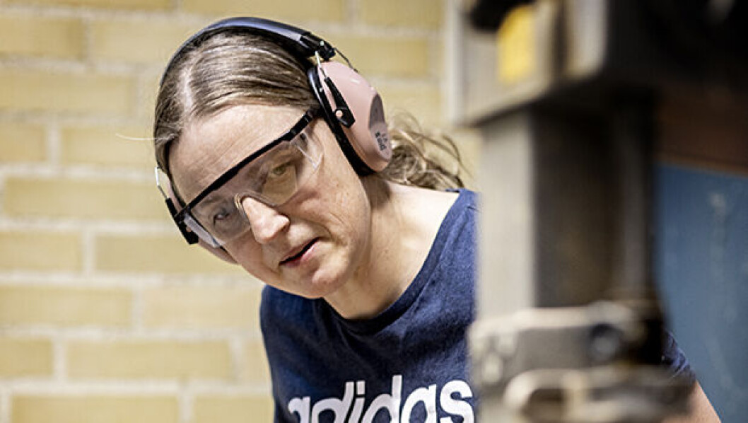 Ingrid Bianco Petersen er en erfaren håndværk og design-lærer på Skelgårdsskolen, og hun har haft elever til frivillig valgfagsprøve før, men det er første gang med den obligatoriske prøve, der kommer på afgangsbeviset. Ingrid Bianco Petersen er en erfaren håndværk og design-lærer på Skelgårdsskolen, og hun har haft elever til frivillig valgfagsprøve før, men det er første gang med den obligatoriske prøve, der kommer på afgangsbeviset.