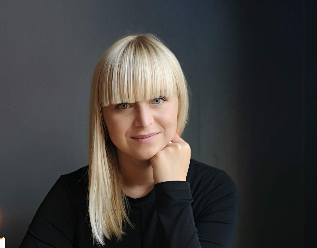 ”Jeg er ikke mere utryg i fransk, end jeg er i mine andre fag”, fortæller lærer Caroline Arp fra Lindevangskolen. Her har eleverne stadig tysk- og franskundervisning på tværs af stamklasserne. ”Eleverne er dog meget opmærksomme i timerne. De spørger meget til, hvor de må sidde, om de må dele materialer, og hvor ofte de skal spritte hænder, når vi mødes til franskundervisningen”, fortæller hun. ”Jeg er ikke mere utryg i fransk, end jeg er i mine andre fag”, fortæller lærer Caroline Arp fra Lindevangskolen. Her har eleverne stadig tysk- og franskundervisning på tværs af stamklasserne. ”Eleverne er dog meget opmærksomme i timerne. De spørger meget til, hvor de må sidde, om de må dele materialer, og hvor ofte de skal spritte hænder, når vi mødes til franskundervisningen”, fortæller hun.