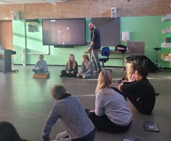 Kredsformand Morten Bo Larsen har to musiktimer om fredagen på Frydenhøjskolen. Kredsformand Morten Bo Larsen har to musiktimer om fredagen på Frydenhøjskolen.