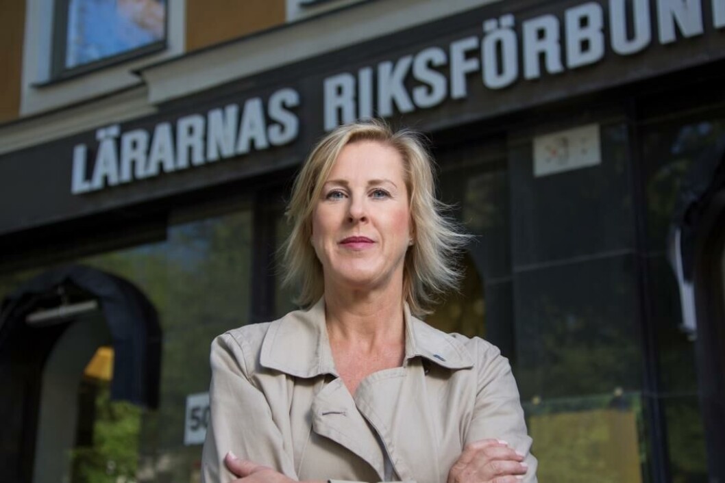 Lärarförbundet er blevet stadig mere lig Lärarnas Riksförbund i sin retorik, konstaterer formand for Riksförbundet Åsa Fahlén og er klar til en fusion med det væsentligt større Lärarförbundet. Lärarförbundet er blevet stadig mere lig Lärarnas Riksförbund i sin retorik, konstaterer formand for Riksförbundet Åsa Fahlén og er klar til en fusion med det væsentligt større Lärarförbundet.