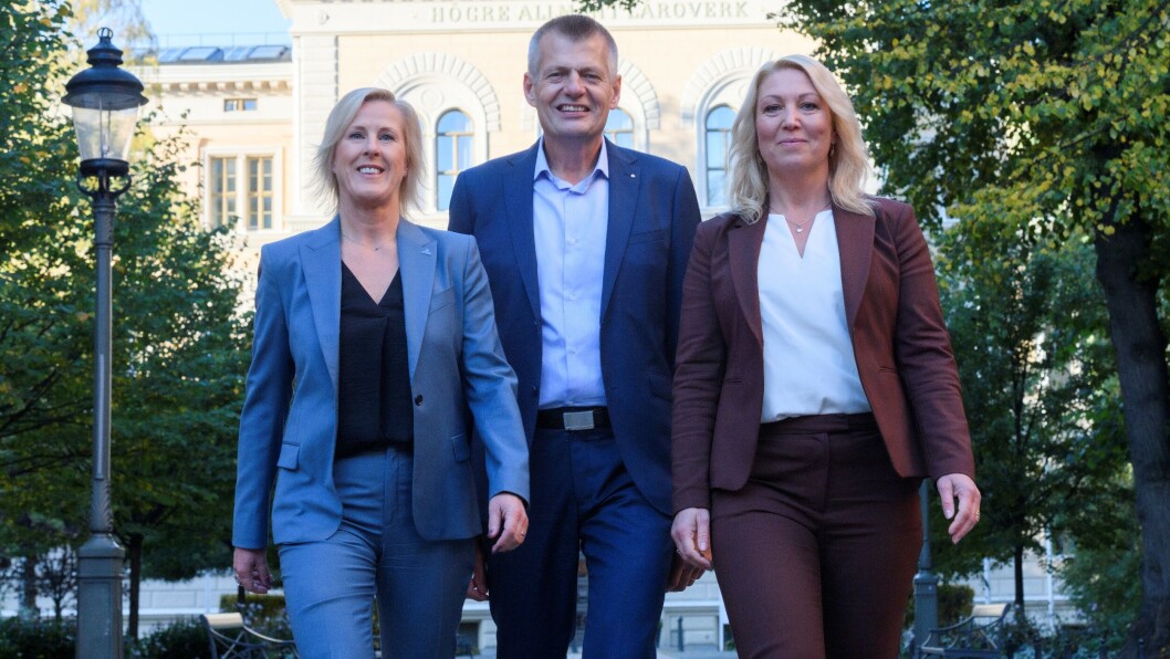 Det er tre glade formænd, der nu kan gå i gang med den videre fusionsproces: Lärarförbundets Johanna Jaara Åstrand, Lärarnas Riksförbunds Åsa Fahlén og Sveriges skolledarförbunds Matz Nilsson. Det er tre glade formænd, der nu kan gå i gang med den videre fusionsproces: Lärarförbundets Johanna Jaara Åstrand, Lärarnas Riksförbunds Åsa Fahlén og Sveriges skolledarförbunds Matz Nilsson.