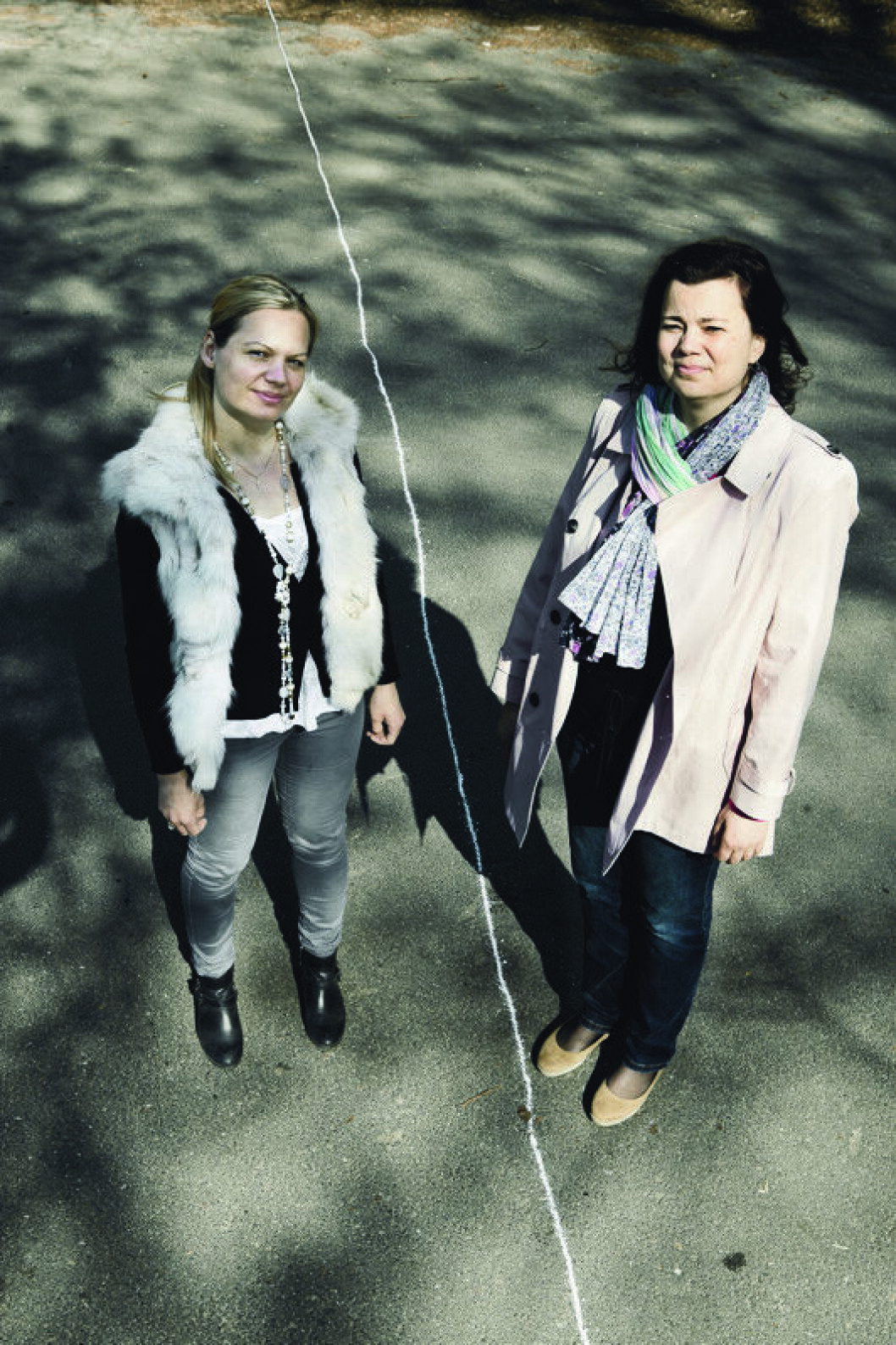Grænsen er trukket særligt skarpt op i to nordsjællandske nabokommuner, Lyngby-Taarbæk og Rudersdal. Betina Sirin (til højre) har et undervisningsloft på 26 lektioner om ugen i Lyngby-Taarbæk. For Anne Rosenskjold på Rudersdal-siden er der ikke noget undervisningsloft. Skolelederne afgør, hvor mange lektioner lærerne skal undervise. Grænsen er trukket særligt skarpt op i to nordsjællandske nabokommuner, Lyngby-Taarbæk og Rudersdal. Betina Sirin (til højre) har et undervisningsloft på 26 lektioner om ugen i Lyngby-Taarbæk. For Anne Rosenskjold på Rudersdal-siden er der ikke noget undervisningsloft. Skolelederne afgør, hvor mange lektioner lærerne skal undervise.