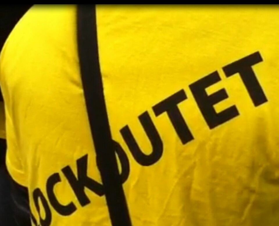 Mange lærere trak i gule trøjer med ordet lockoutet skrevet hen over. Måske skal trøjerne findes frem igen.