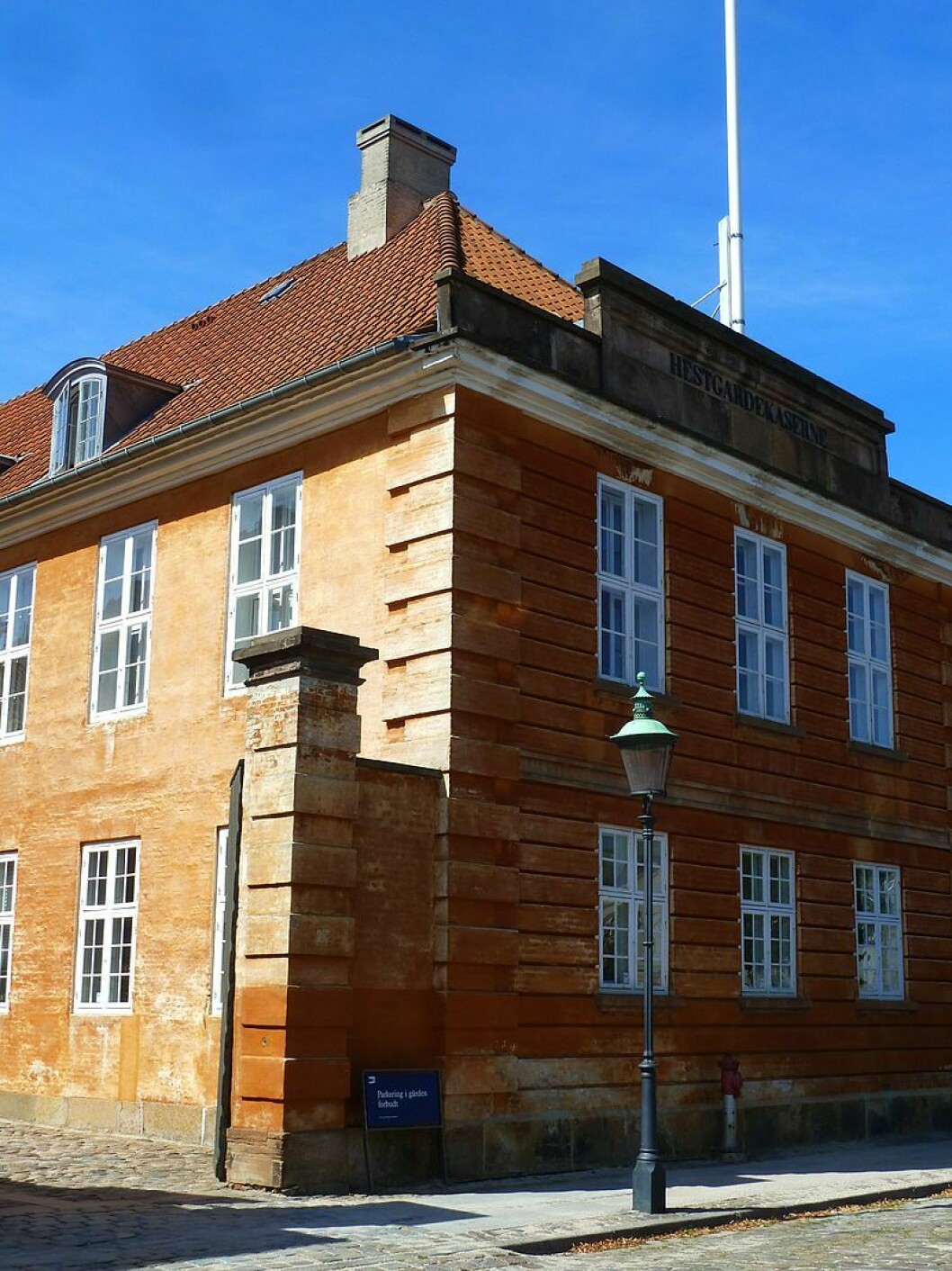 95 stillinger flyttes fra Styerlsen for Undervisnings og Kvalitet i den gamle Hestgardekaserne på Frederiksholms Kanal i København til Holbæk.