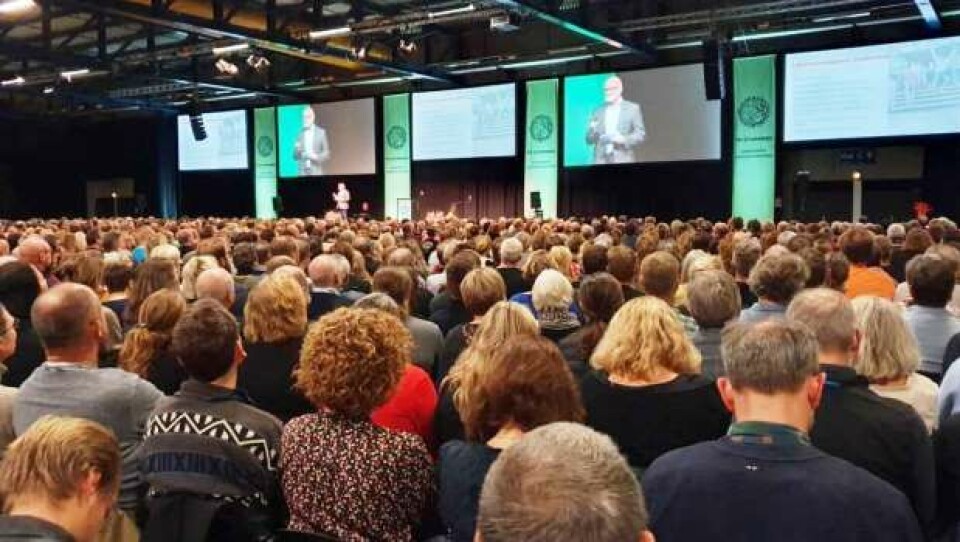 Formand for Lærerkommissionen Per B. Christensen præsenterer rapporten om lærernes arbejdstid for lærernes tillidsrepræsentanter.