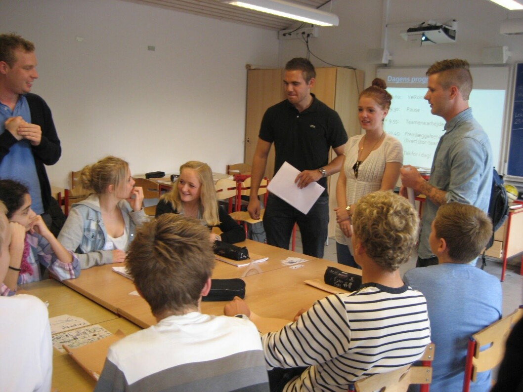 Studerende fra Blaagaard/KDAS underviser efter tre uger en folkeskoleklasse på Stengård Skole i Gladsaxe Kommune. Længst til venstre ses Jasper Molin