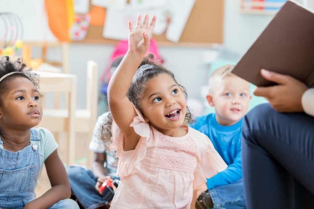 Er den tidligere skolestart godt for børnene? Det spørgsmål stiller den norske lektor Dag Skram. Er den tidligere skolestart godt for børnene? Det spørgsmål stiller den norske lektor Dag Skram.